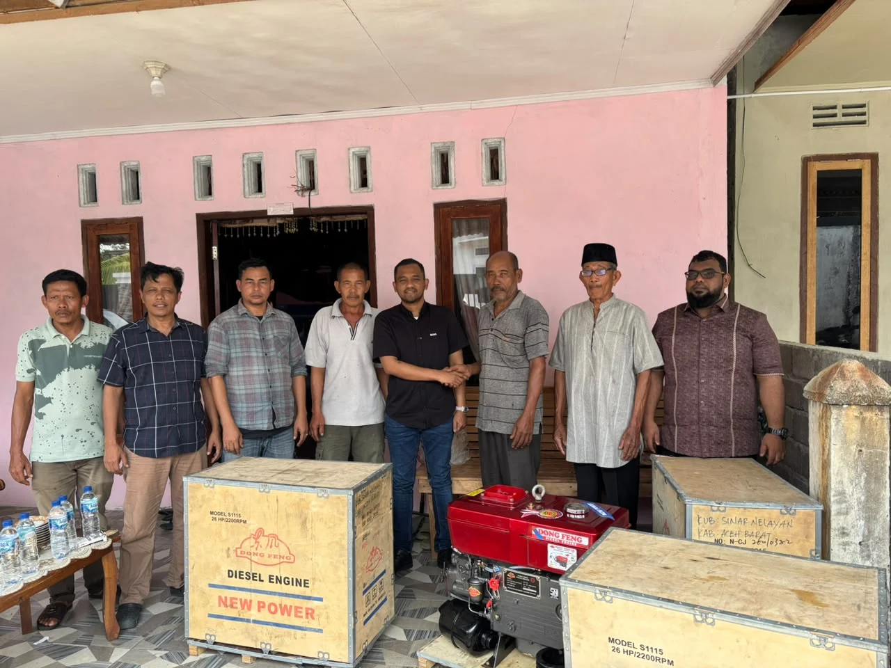 Jamaluddin Idham Kembali Salurkan Lima Mesin Kapal untuk Nelayan Aceh Barat
